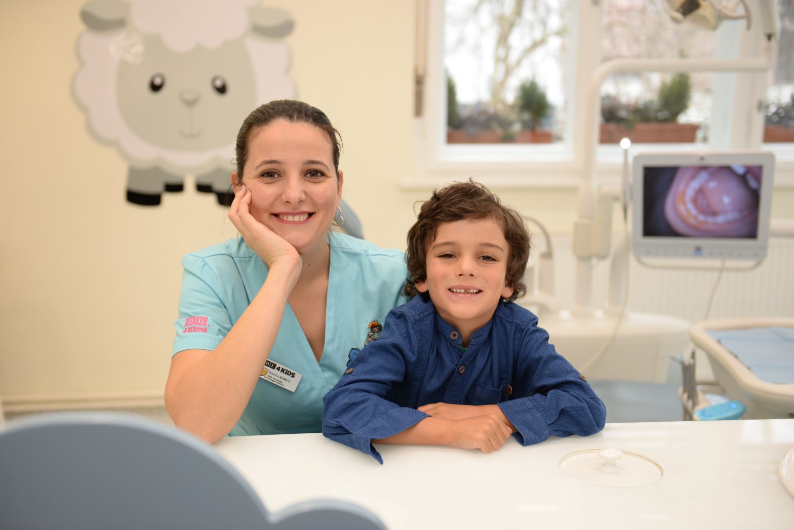 Vârsta critică de 6-8 ani. Cum salvăm primii dinți permanenți?